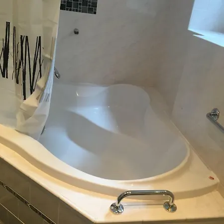 Residenz Emilia شقة